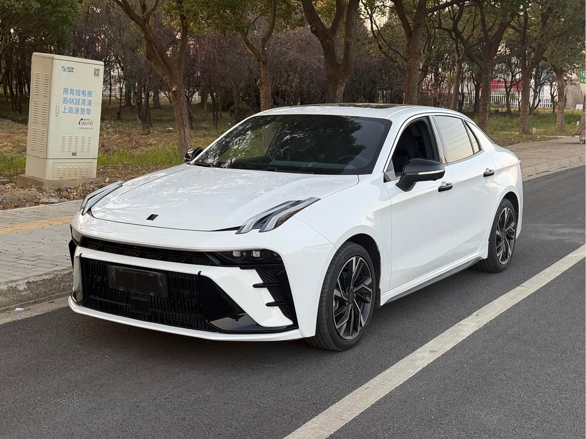 Lynk & Co 03