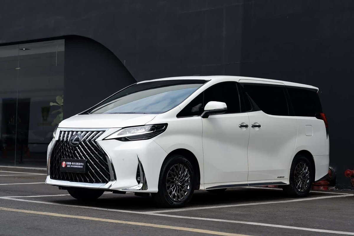 Lexus LM