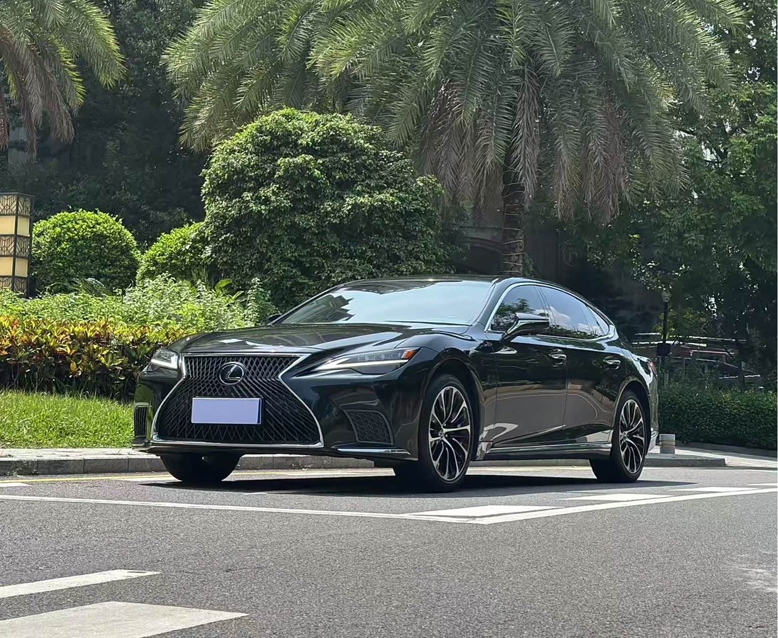Lexus LS