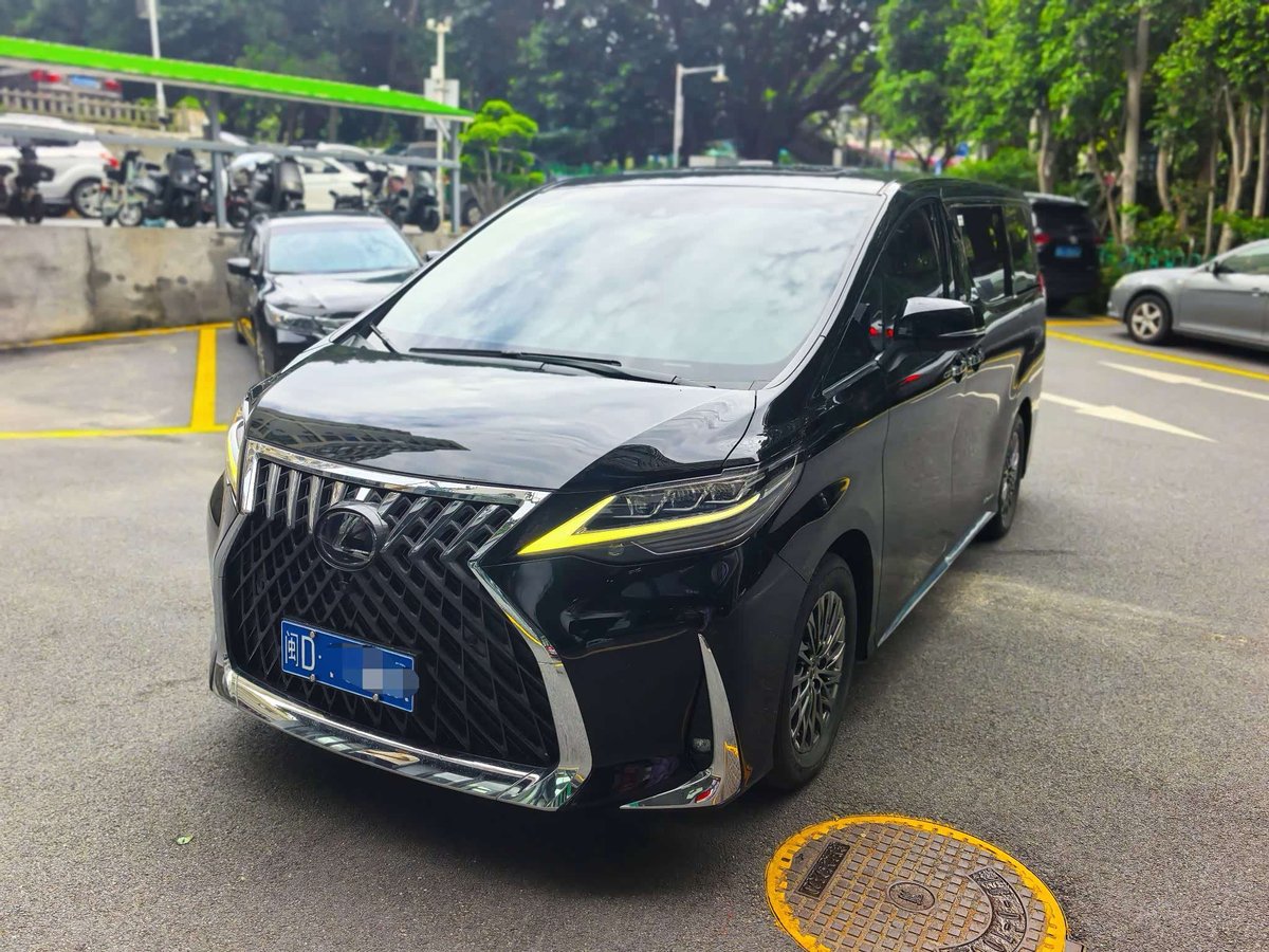 Lexus LM