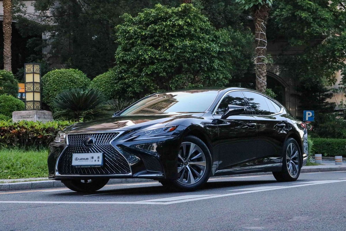 Lexus LS