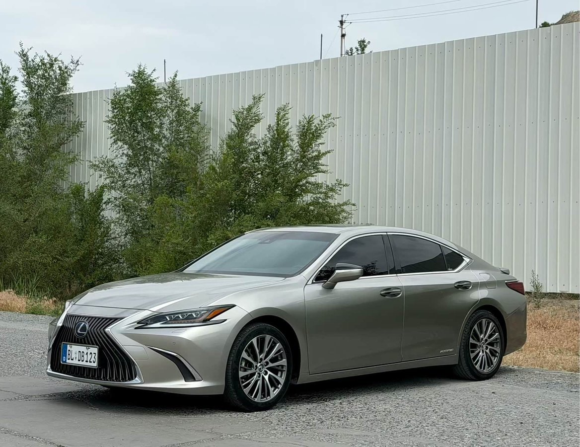 Lexus ES