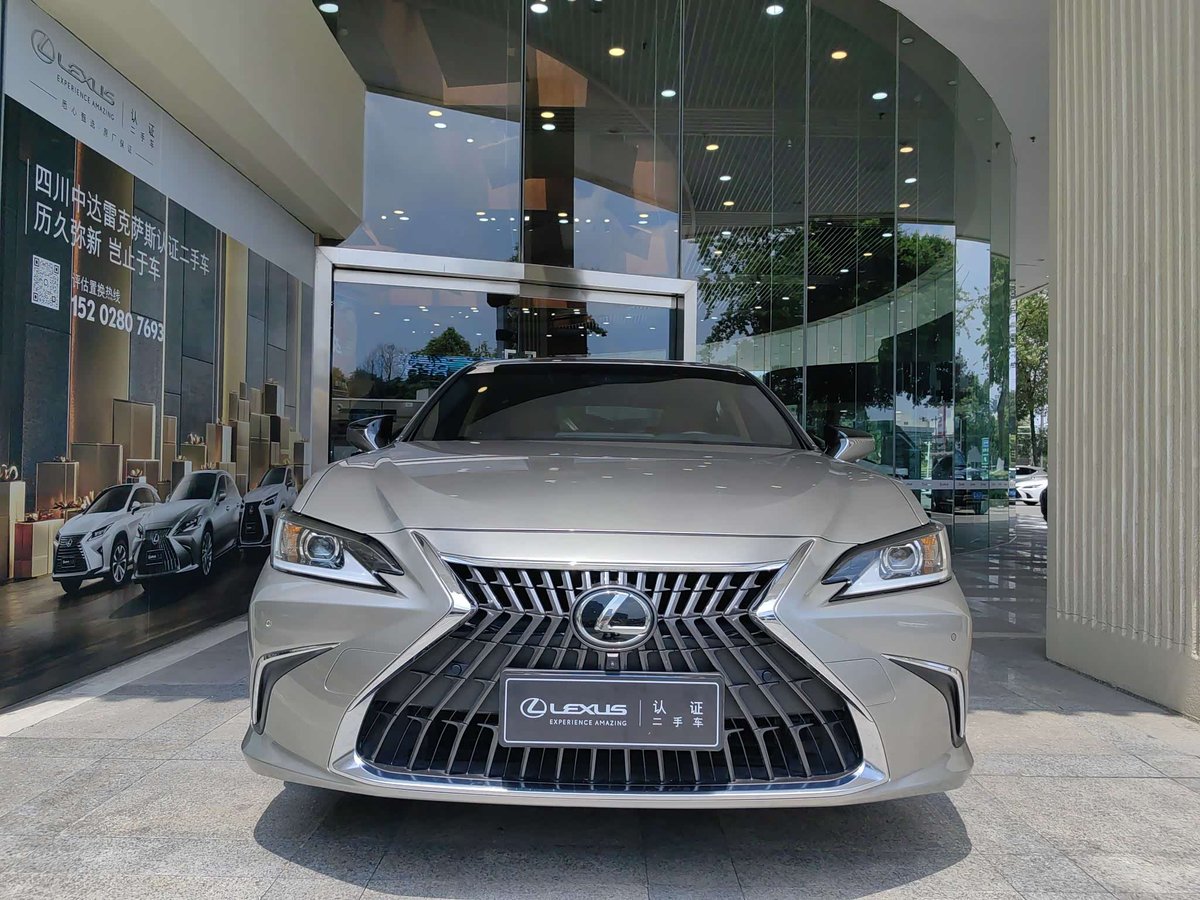 Lexus ES
