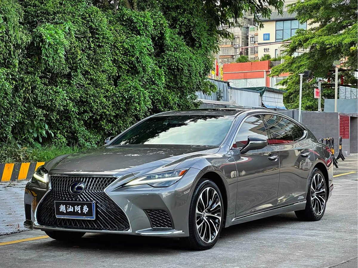 Lexus LS