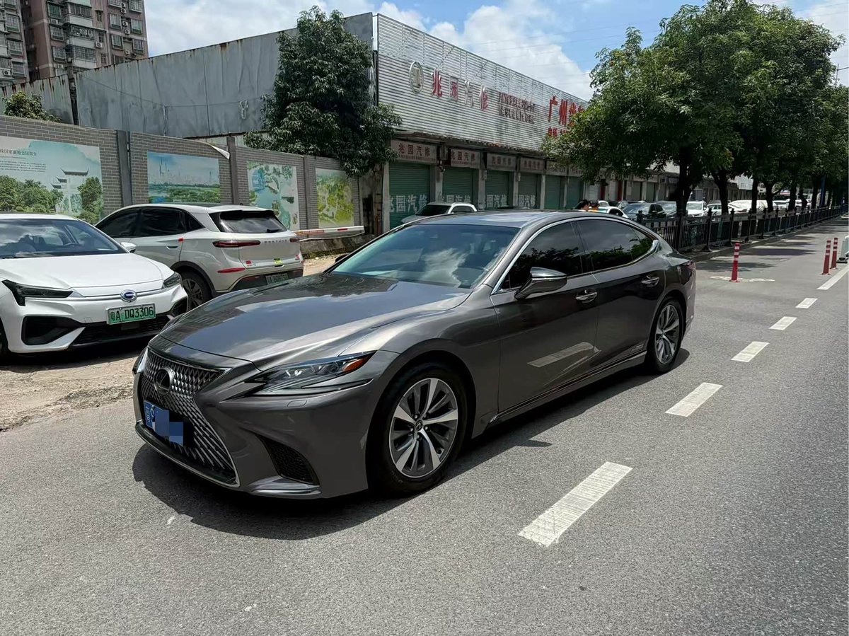 Lexus LS
