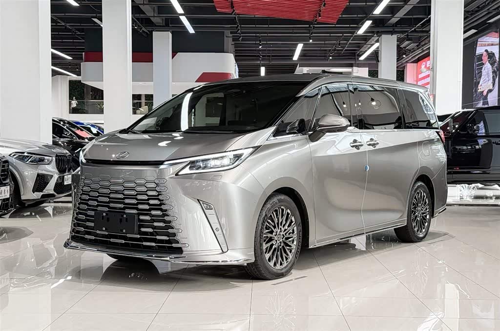 Lexus LM