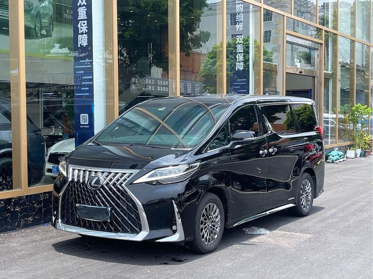 Lexus LM