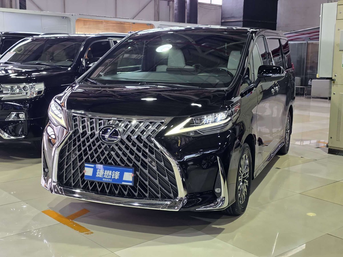 Lexus LM