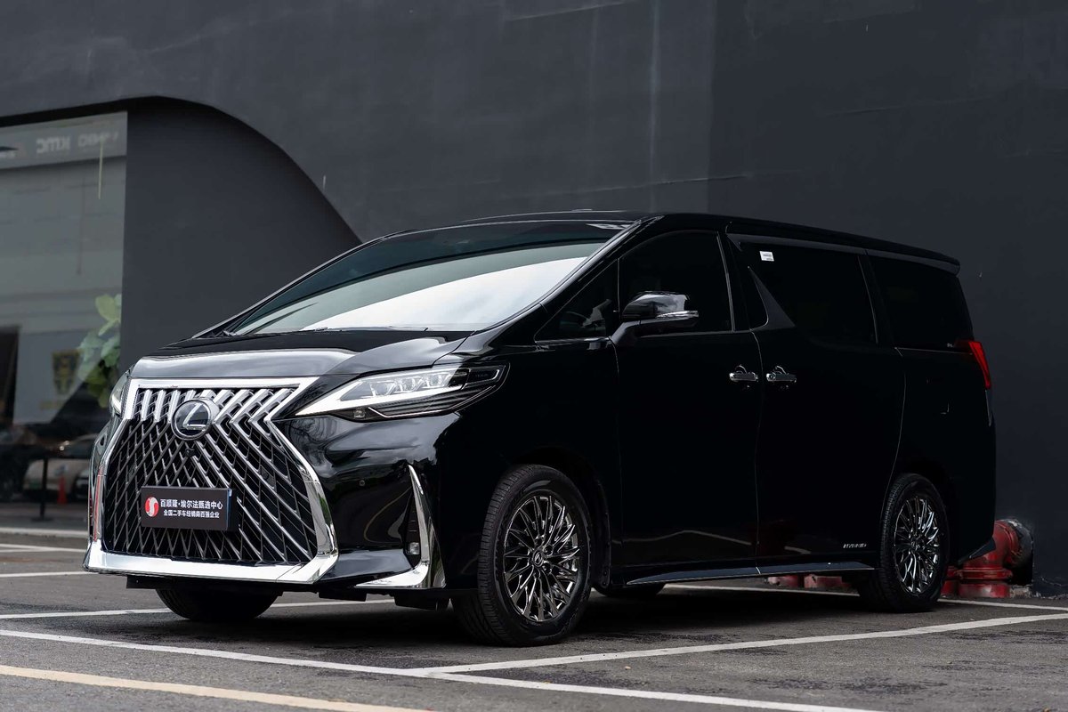 Lexus LM