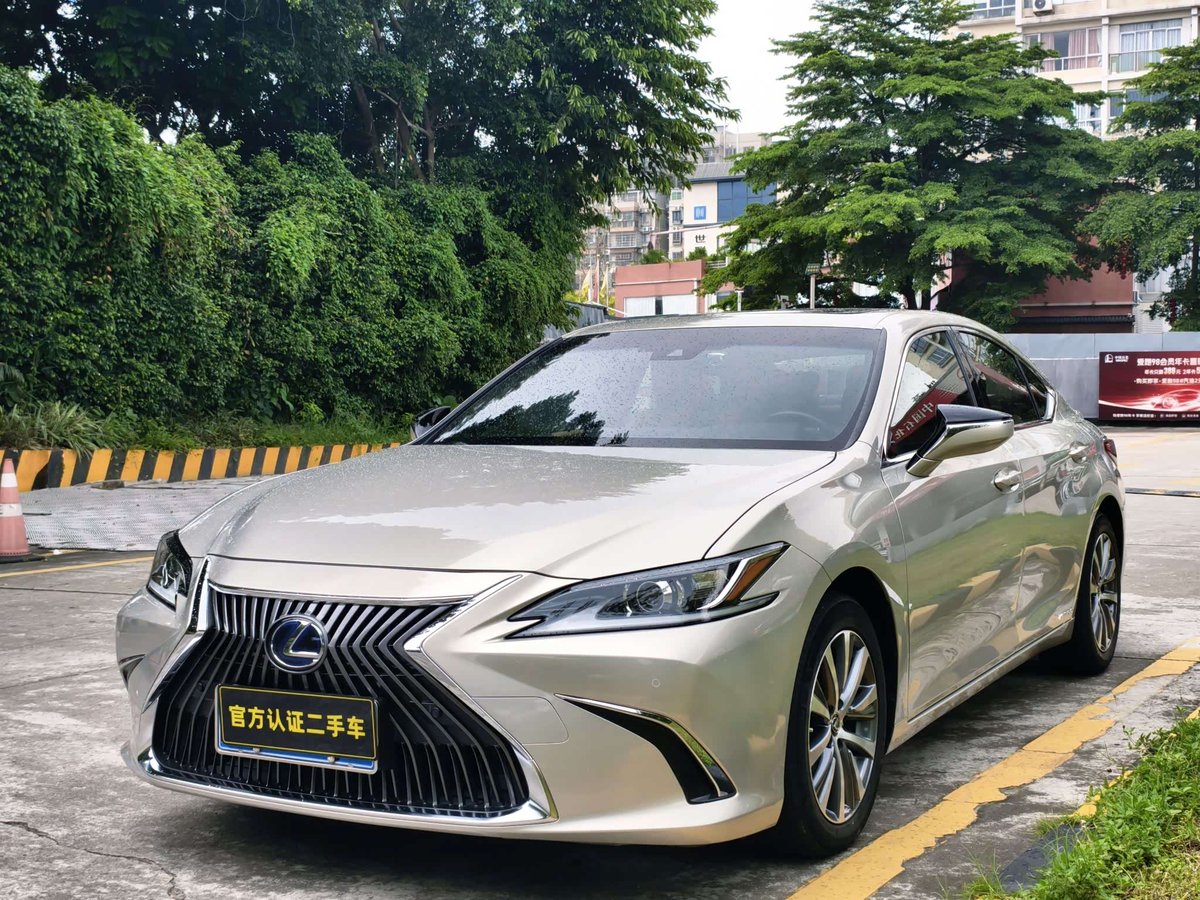 Lexus ES