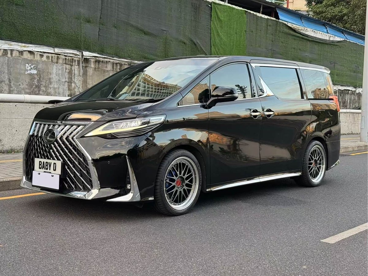 Lexus LM