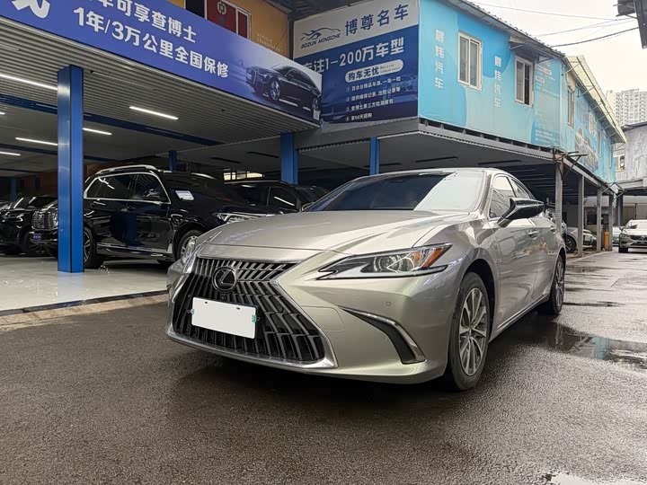 Lexus ES