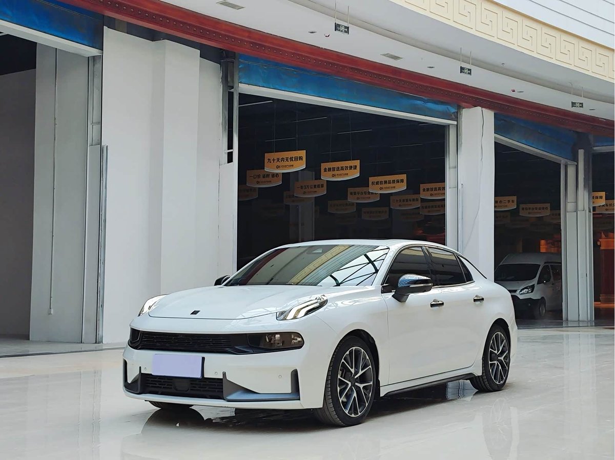 Lynk & Co 03