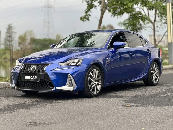 Lexus IS