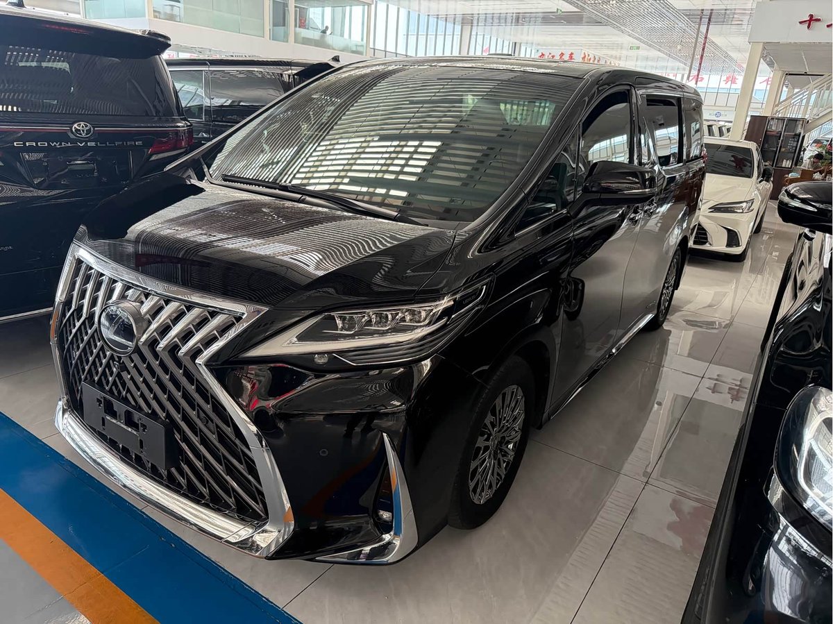 Lexus LM