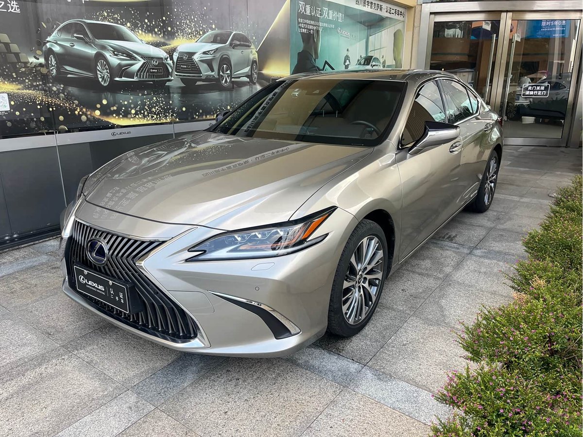 Lexus ES