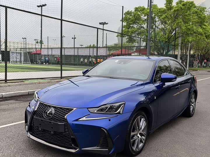 Lexus IS