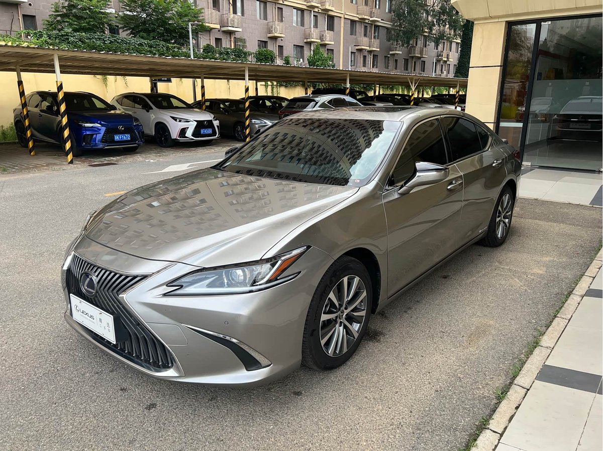 Lexus ES