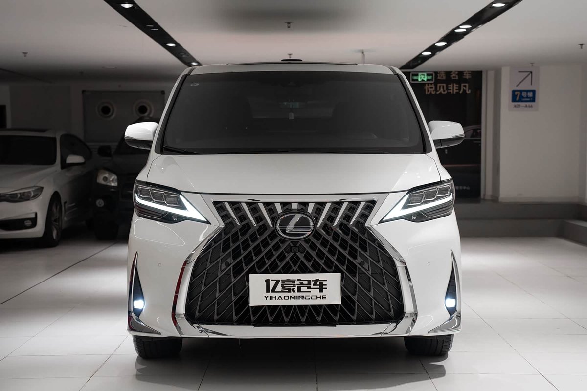 Lexus LM