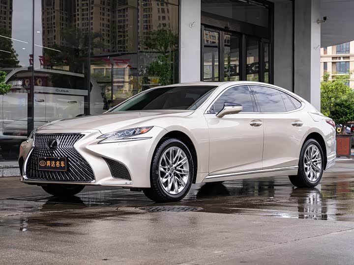 Lexus LS