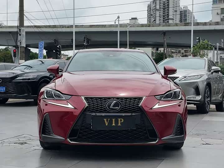 Lexus IS
