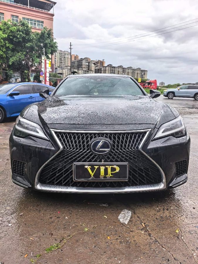 Lexus LS