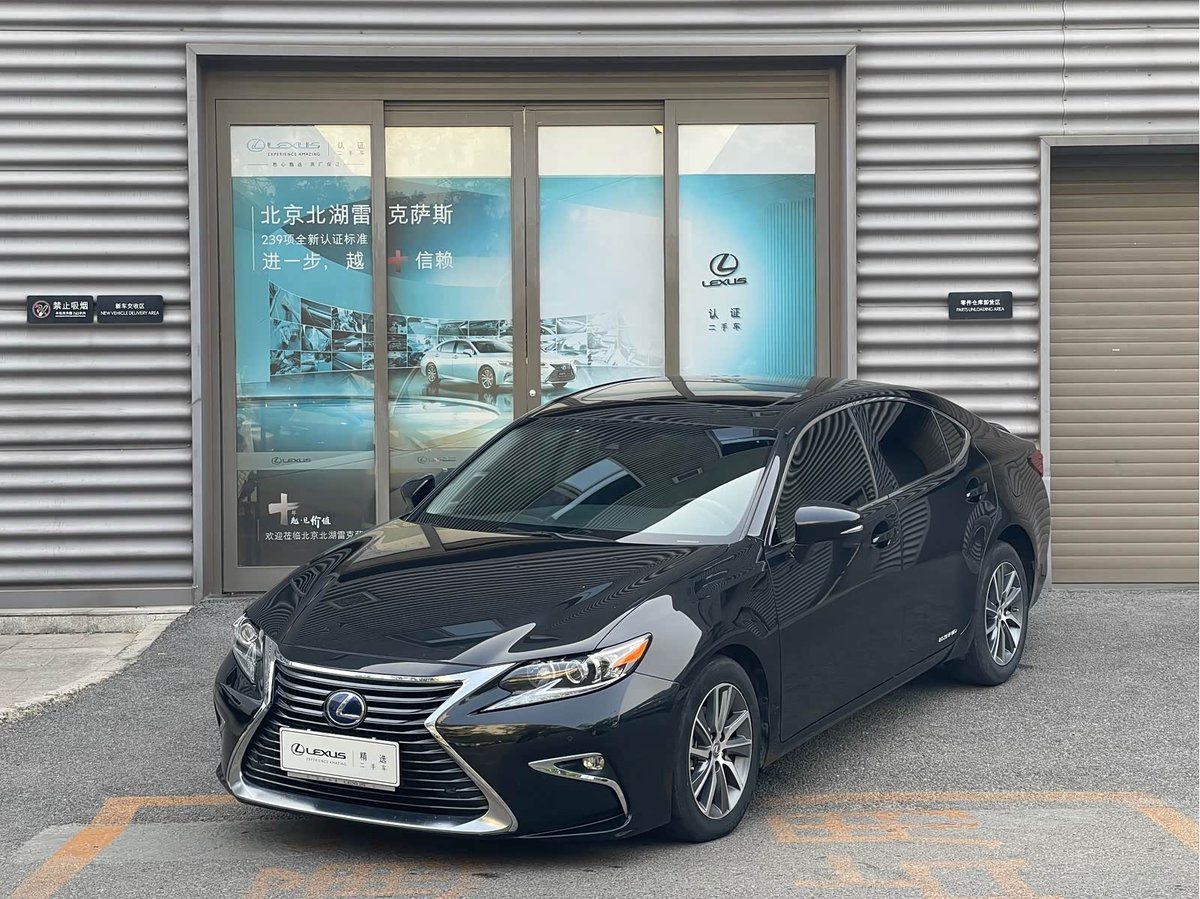 Lexus ES