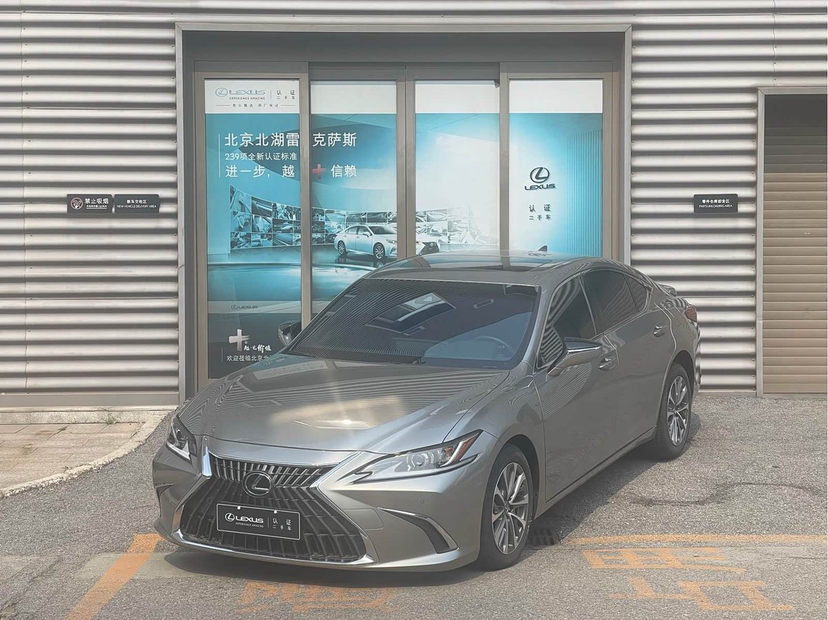 Lexus ES