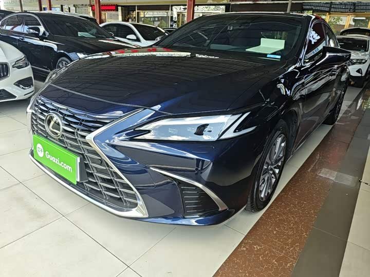 Lexus ES