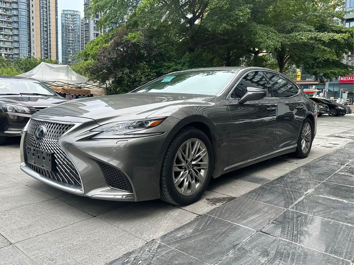 Lexus LS