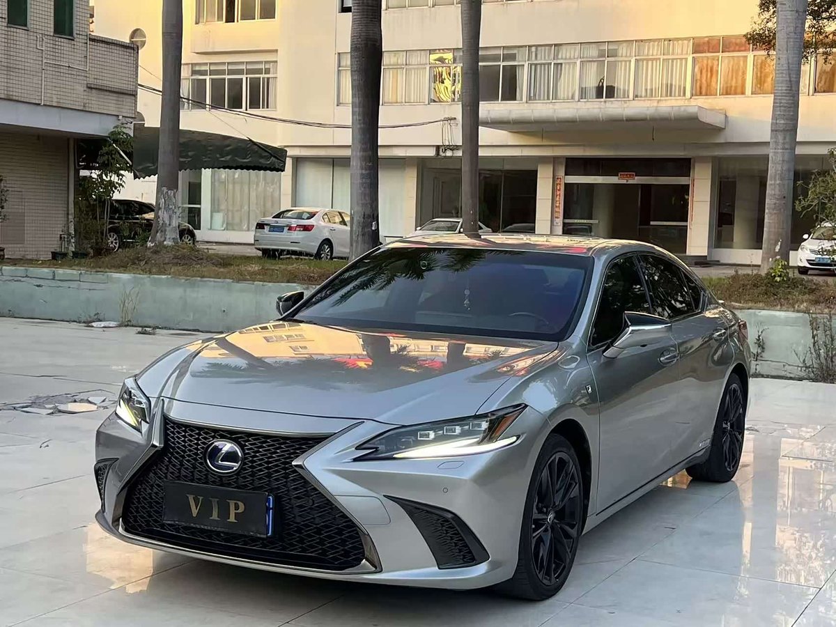 Lexus ES
