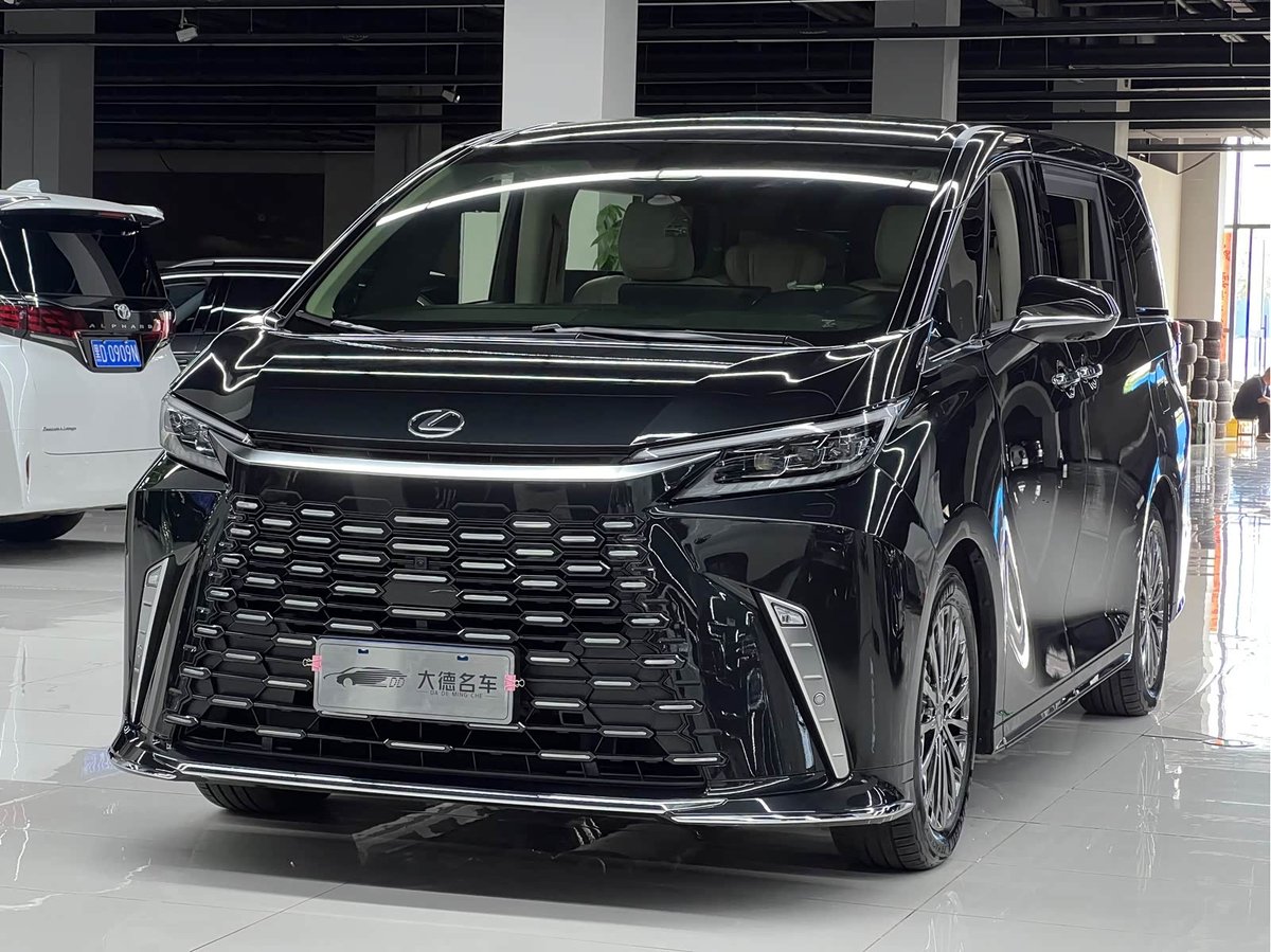 Lexus LM