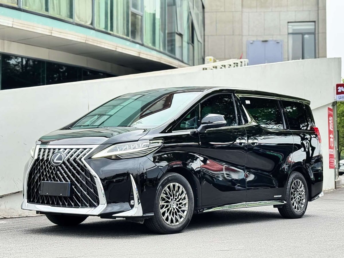 Lexus LM