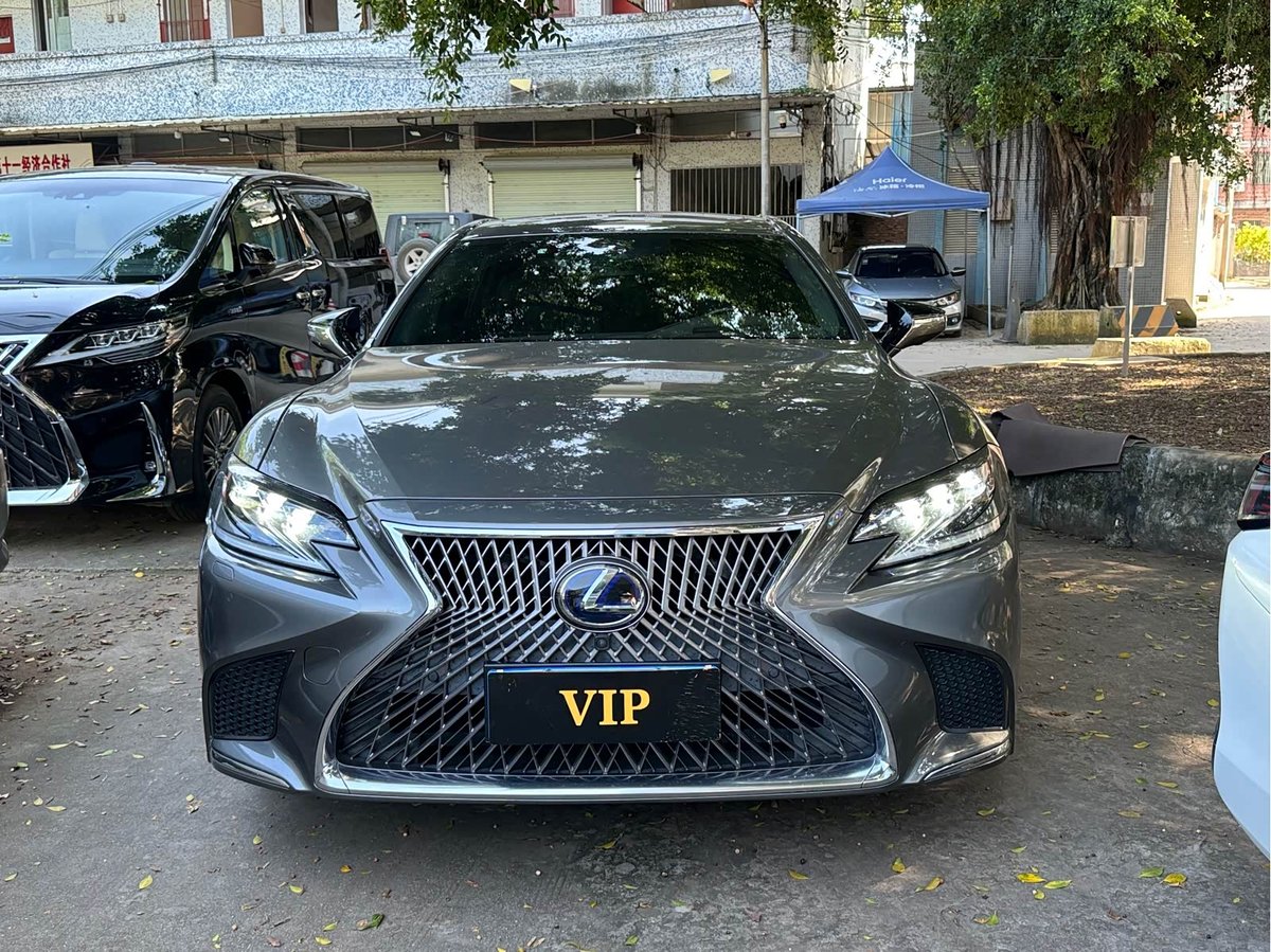 Lexus LS