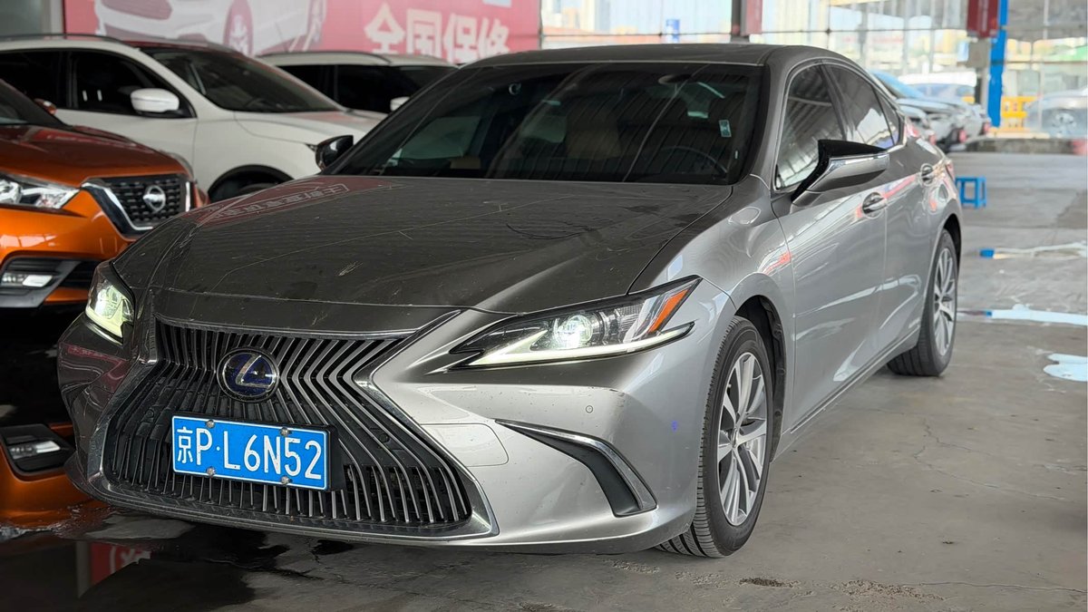 Lexus ES