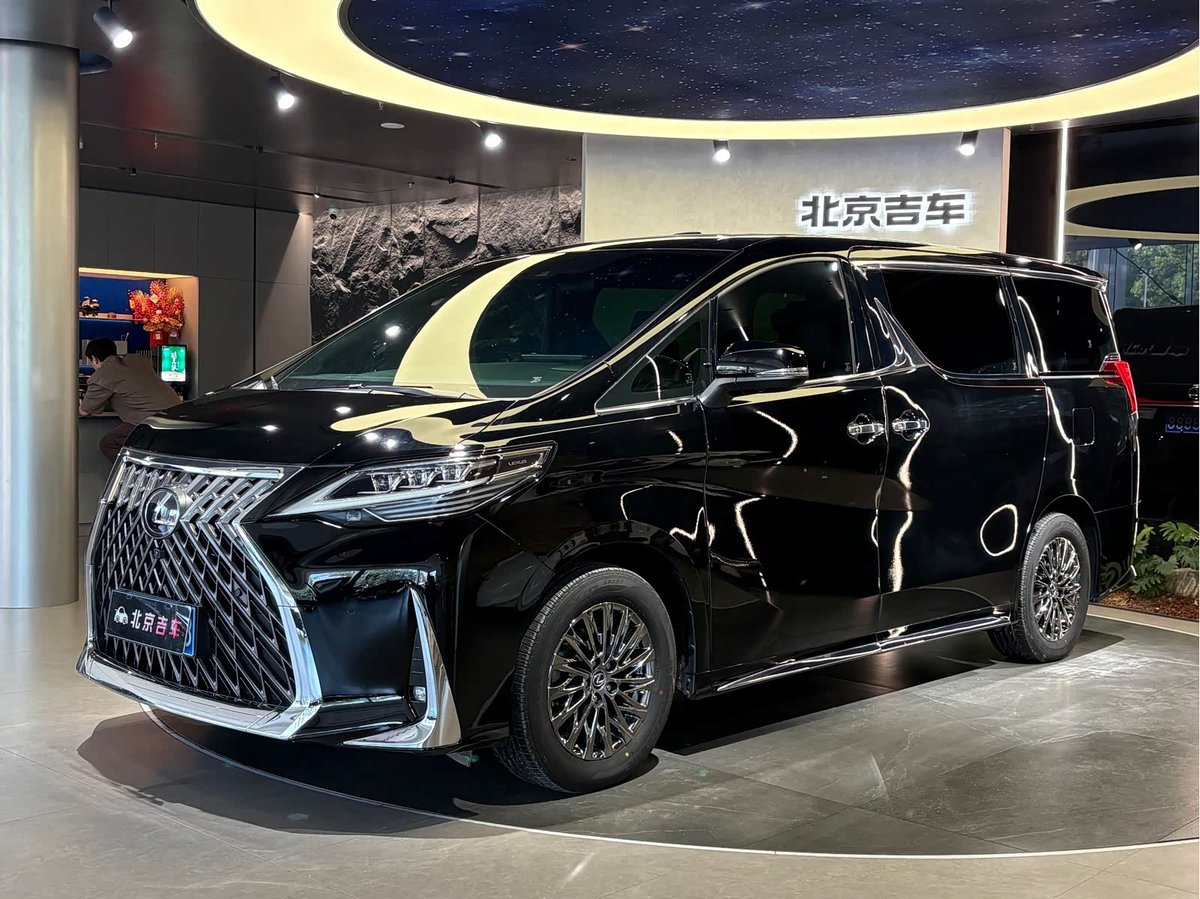 Lexus LM