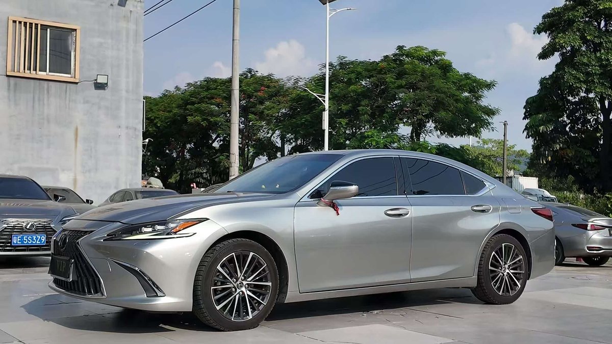 Lexus ES