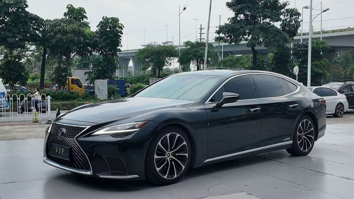 Lexus LS