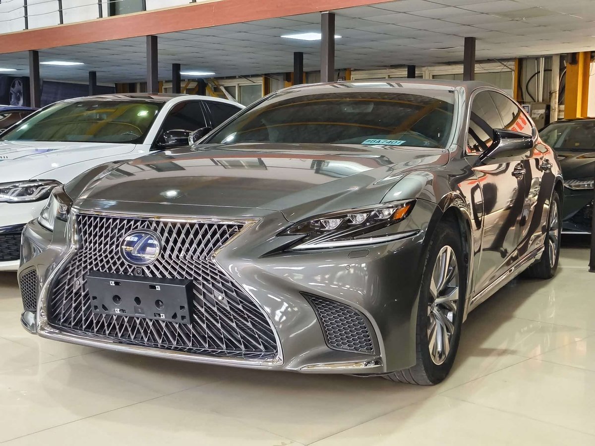 Lexus LS