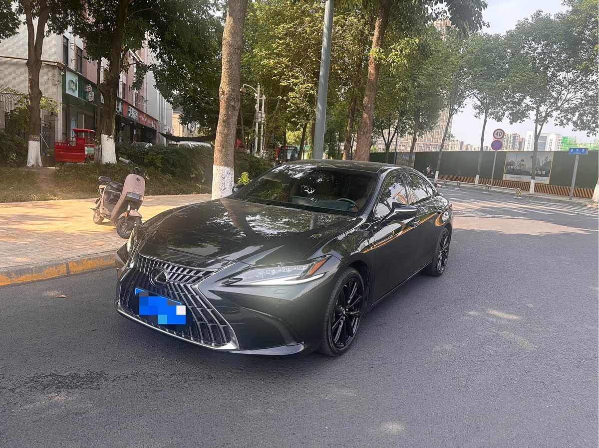 Lexus ES