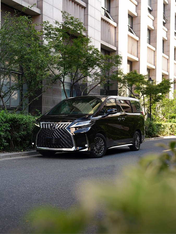 Lexus LM