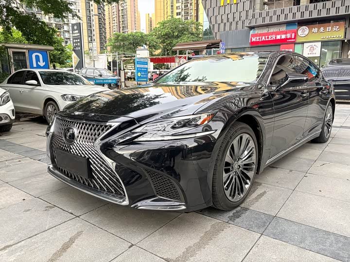Lexus LS