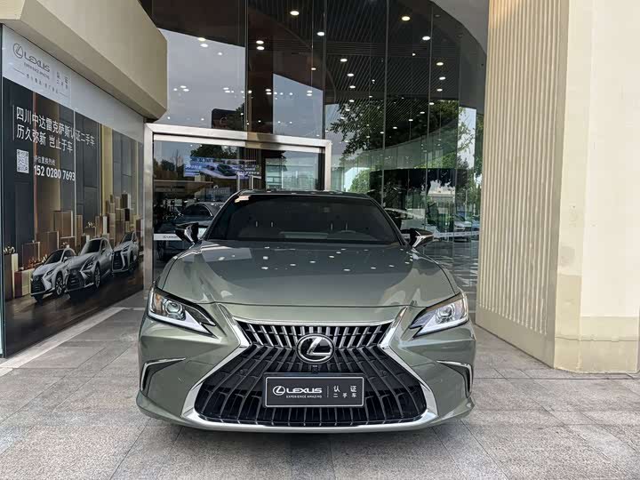 Lexus ES
