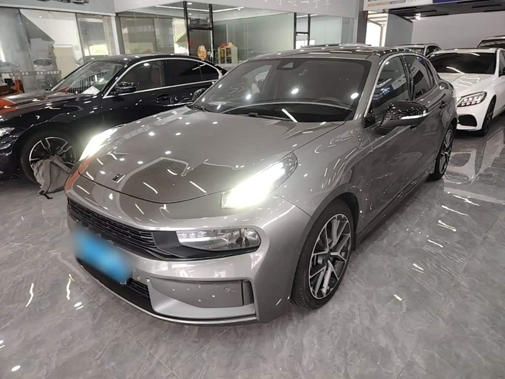 Lynk & Co 03