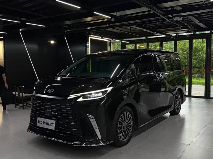 Lexus LM