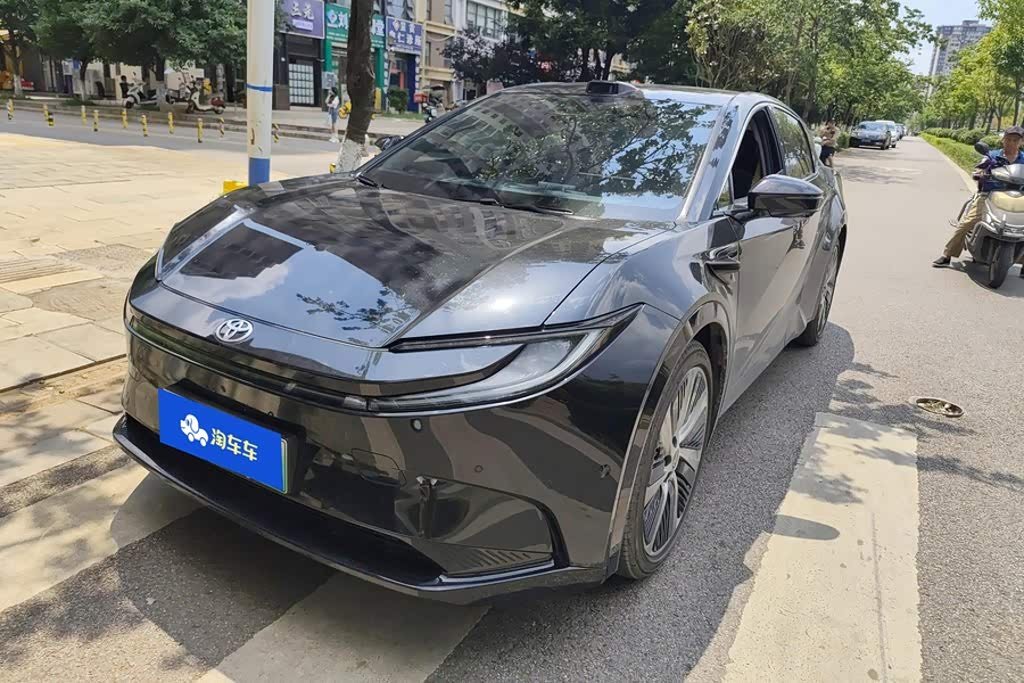 Toyota bZ5