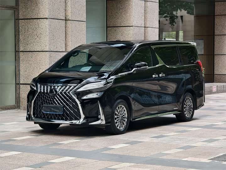 Lexus LM