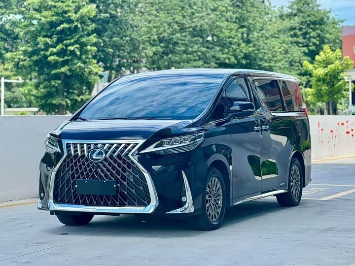 Lexus LM