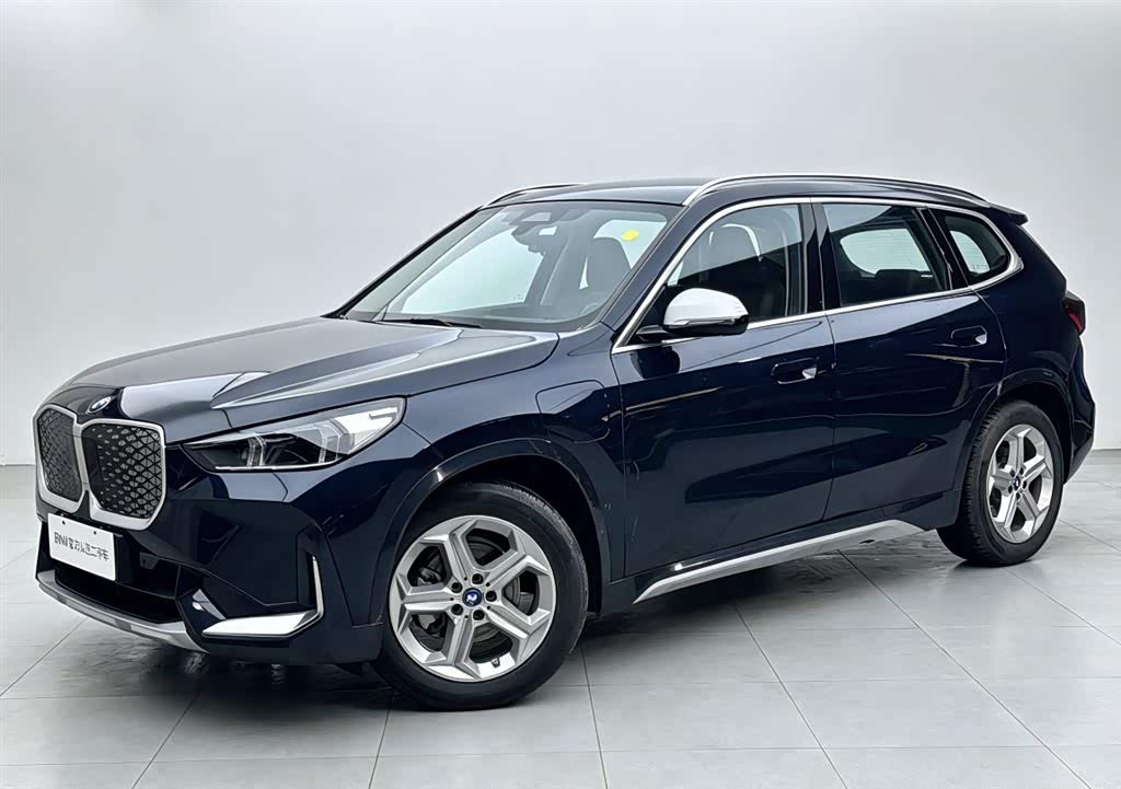 BMW iX1