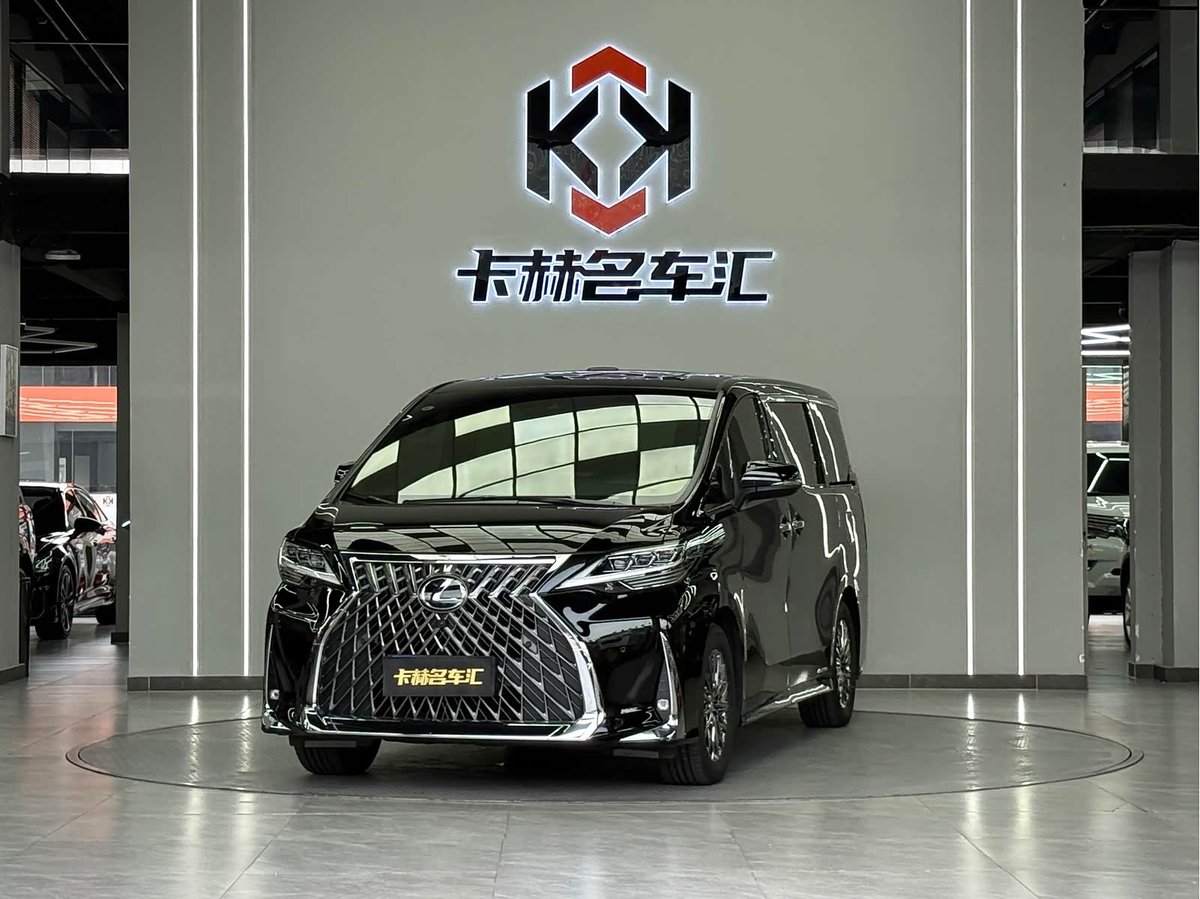 Lexus LM